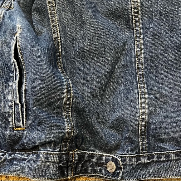 Gap denim slightly distressed button up trucker jacket size Jr’s XL - Picture 10 of 12